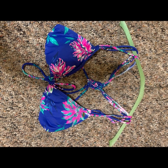 O’Neill bathing suit - Picture 1 of 6